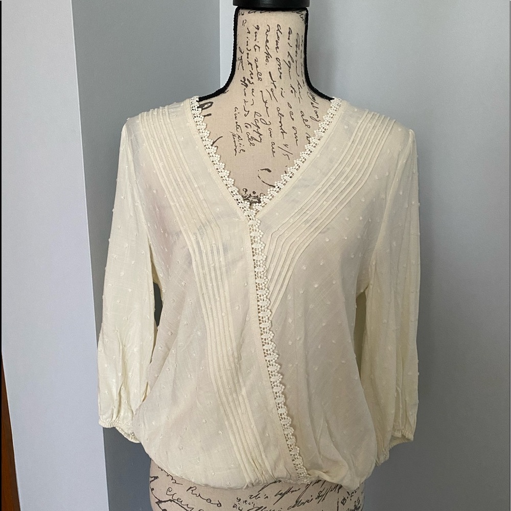 Beautiful NWT Surplice front cotton blouse.